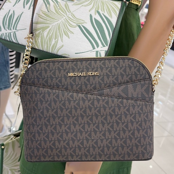 MICHAEL KORS
Jet Set Travel Medium Logo Dome Crossbody Bag
Brown 
NWT - Picture 16 of 16